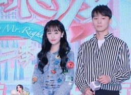 为了吃瓜踏进娱乐圈,她意外踏入娱乐圈，开启璀璨星途